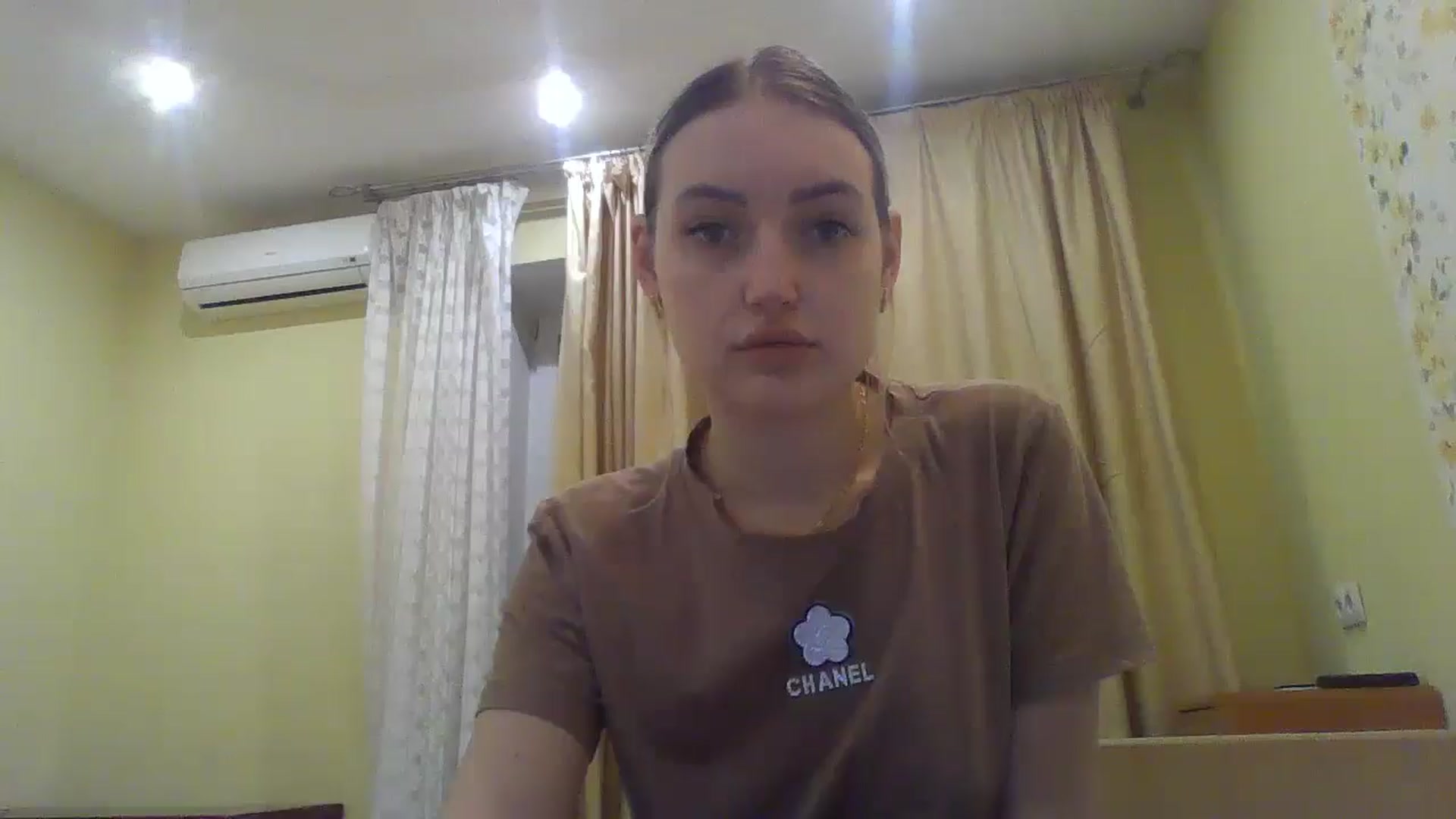 Gallery image thumbnail from EmmaDream18's myfreecams stream on, 12/10/2025, 17:59 image 10 of 20