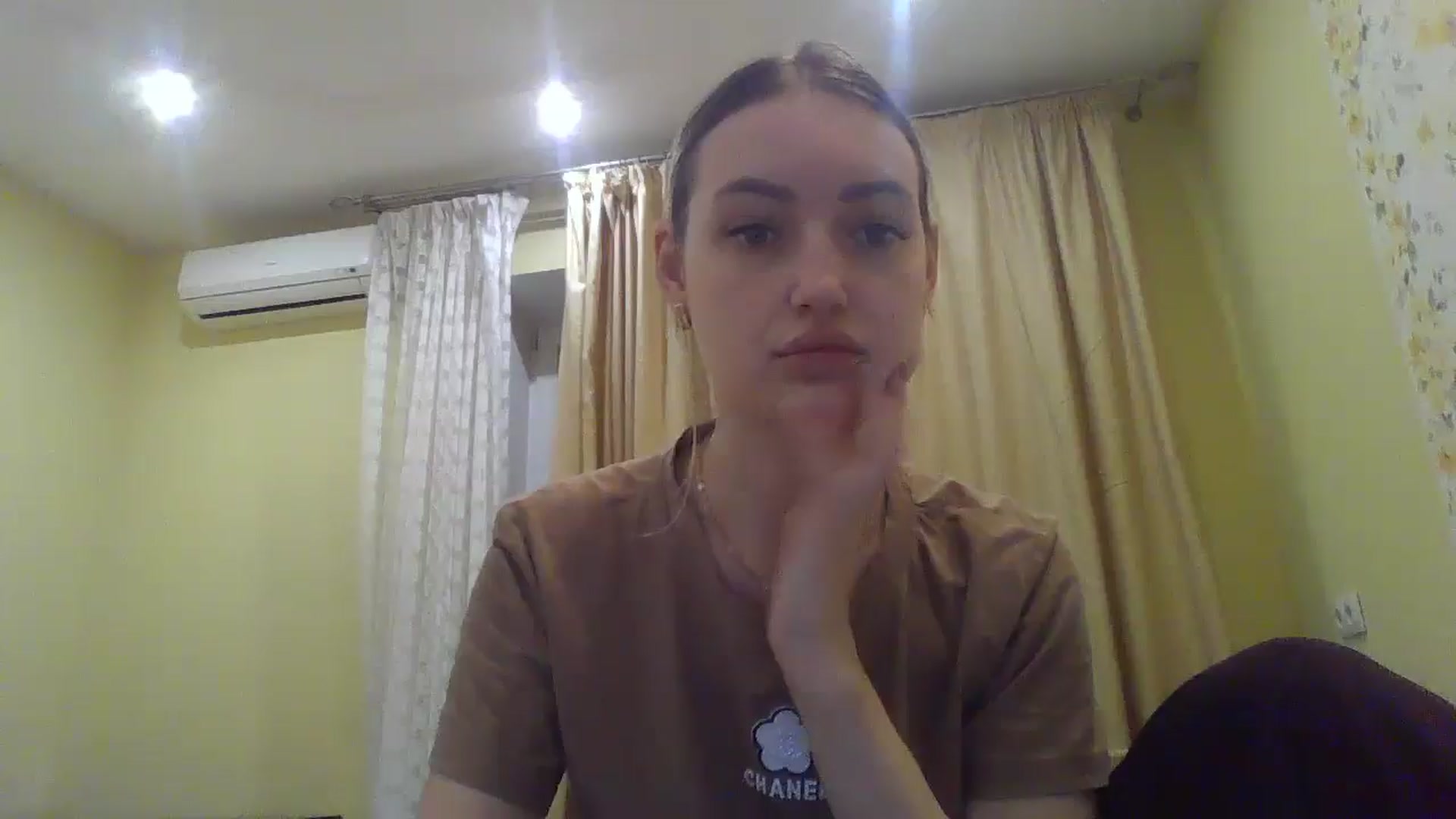 Gallery image thumbnail from EmmaDream18's myfreecams stream on, 12/10/2025, 17:59 image 13 of 20