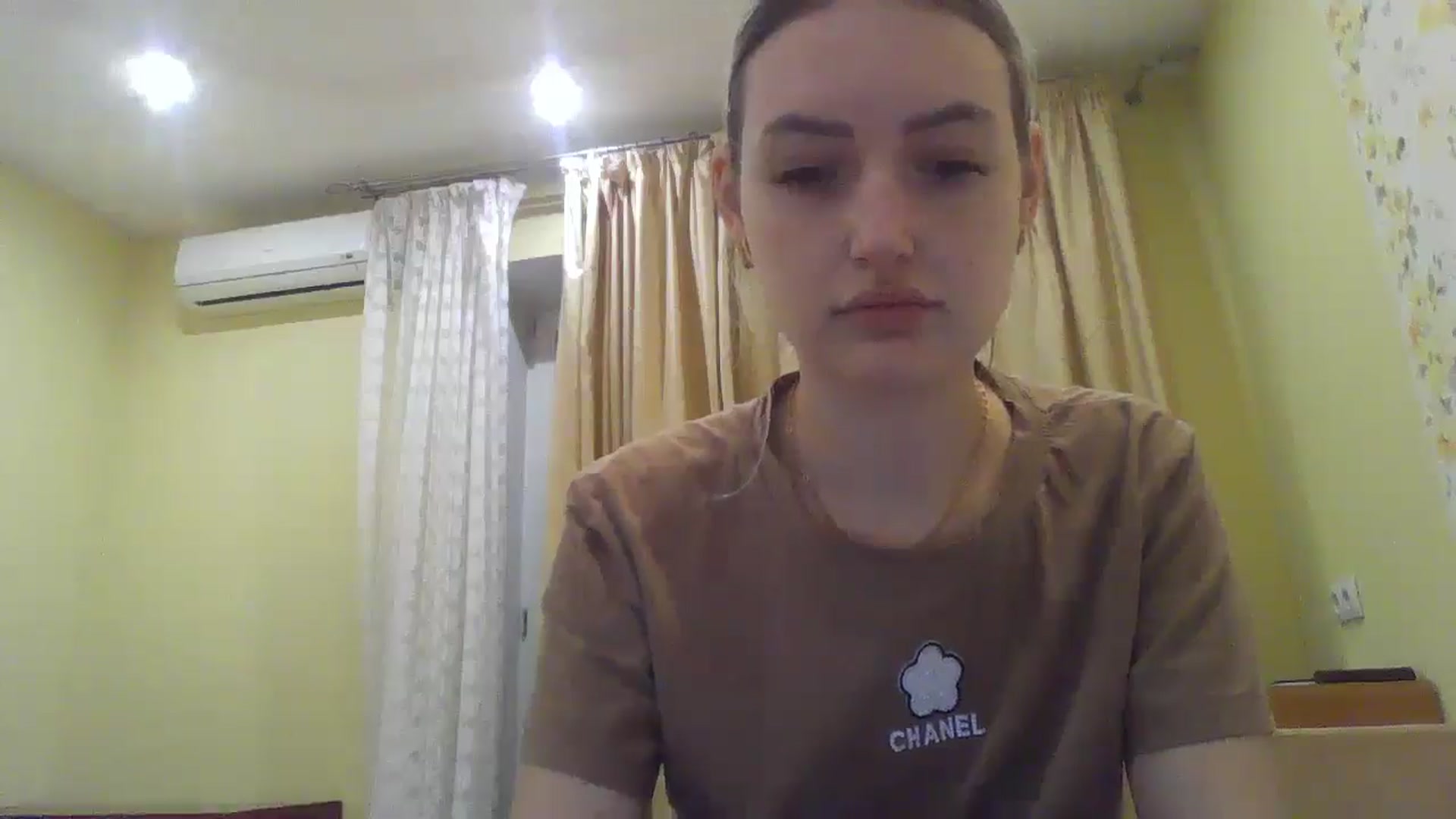 Gallery image thumbnail from EmmaDream18's myfreecams stream on, 12/10/2025, 17:59 image 12 of 20