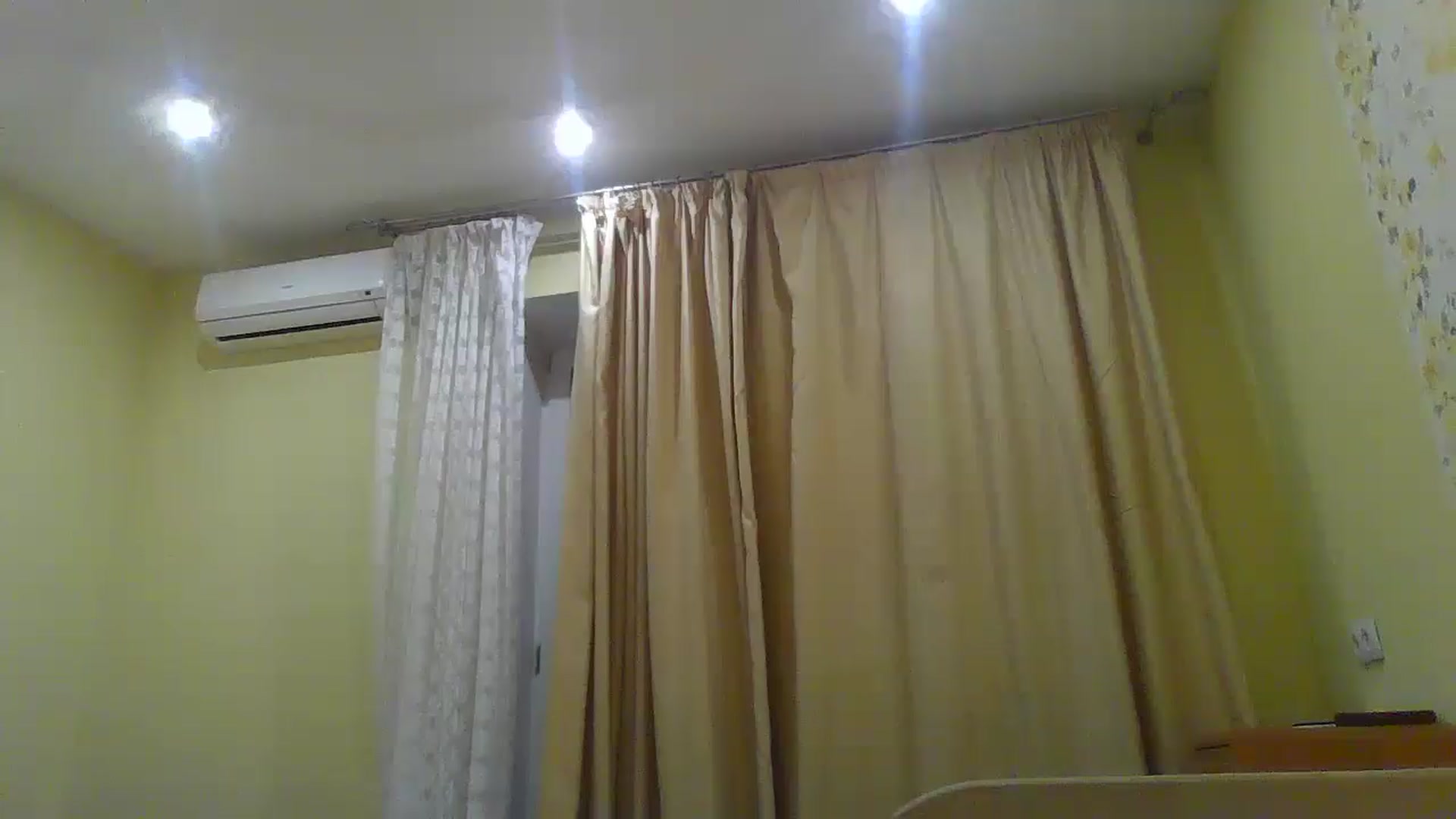 Gallery image thumbnail from EmmaDream18's myfreecams stream on, 12/10/2025, 17:59 image 19 of 20