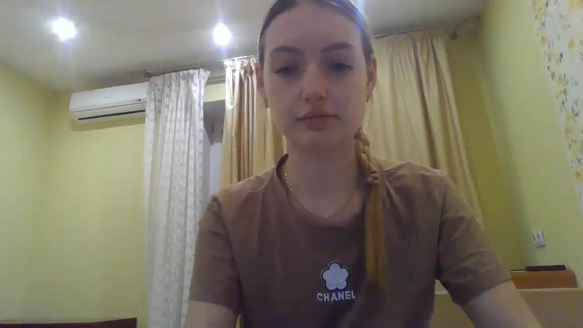 Gallery image thumbnail from EmmaDream18's myfreecams stream on, 12/10/2025, 17:59 image 2 of 20