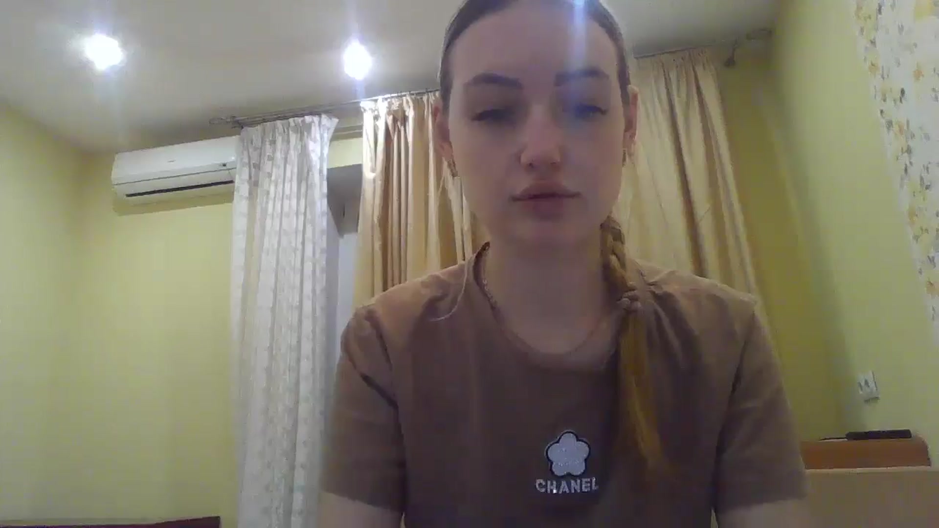 Gallery image thumbnail from EmmaDream18's myfreecams stream on, 12/10/2025, 17:59 image 5 of 20