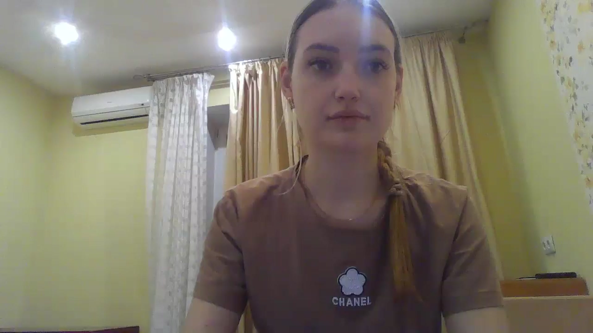 Gallery image thumbnail from EmmaDream18's myfreecams stream on, 12/10/2025, 17:59 image 4 of 20