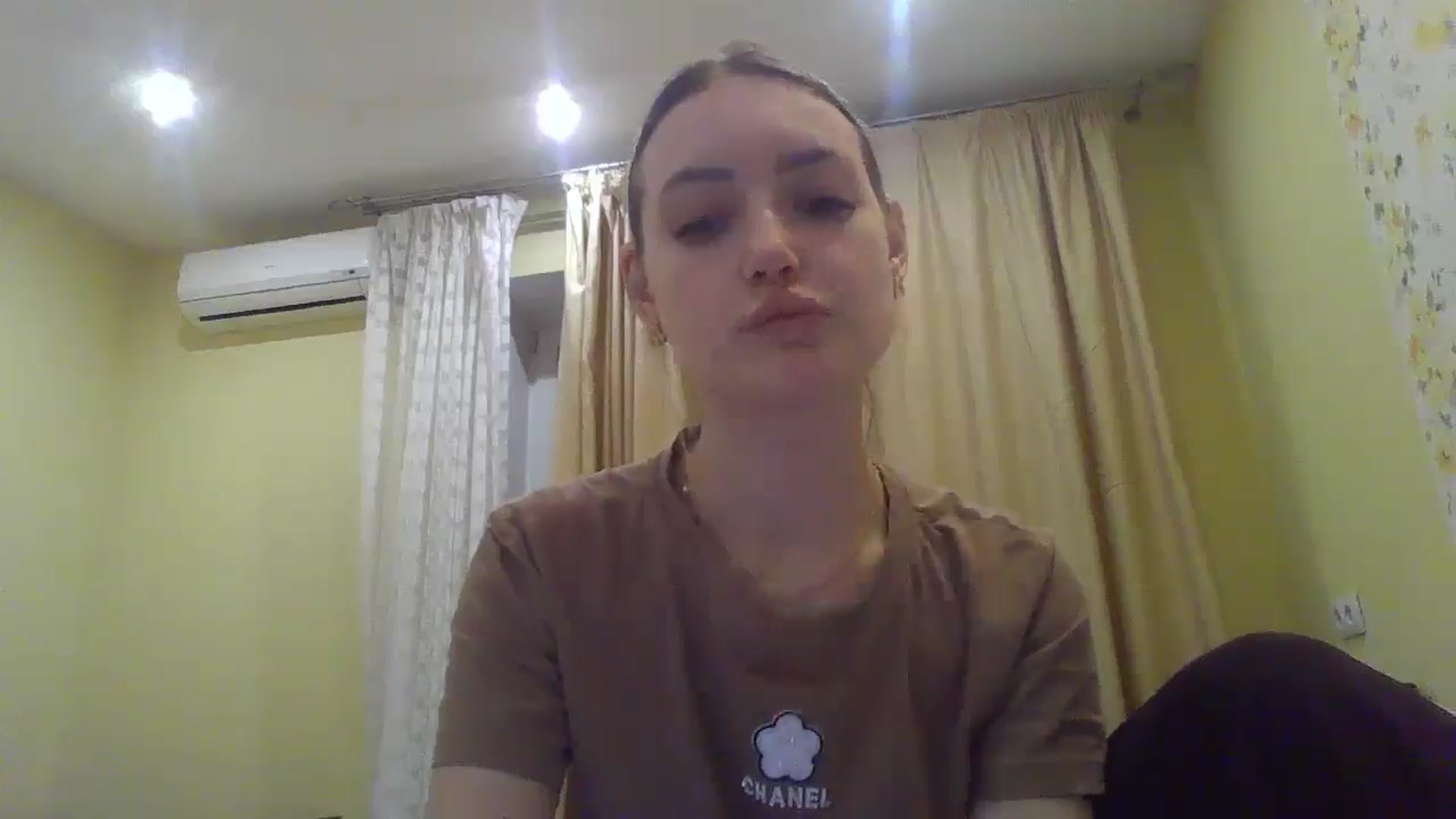 Gallery image thumbnail from EmmaDream18's myfreecams stream on, 12/10/2025, 17:59 image 17 of 20
