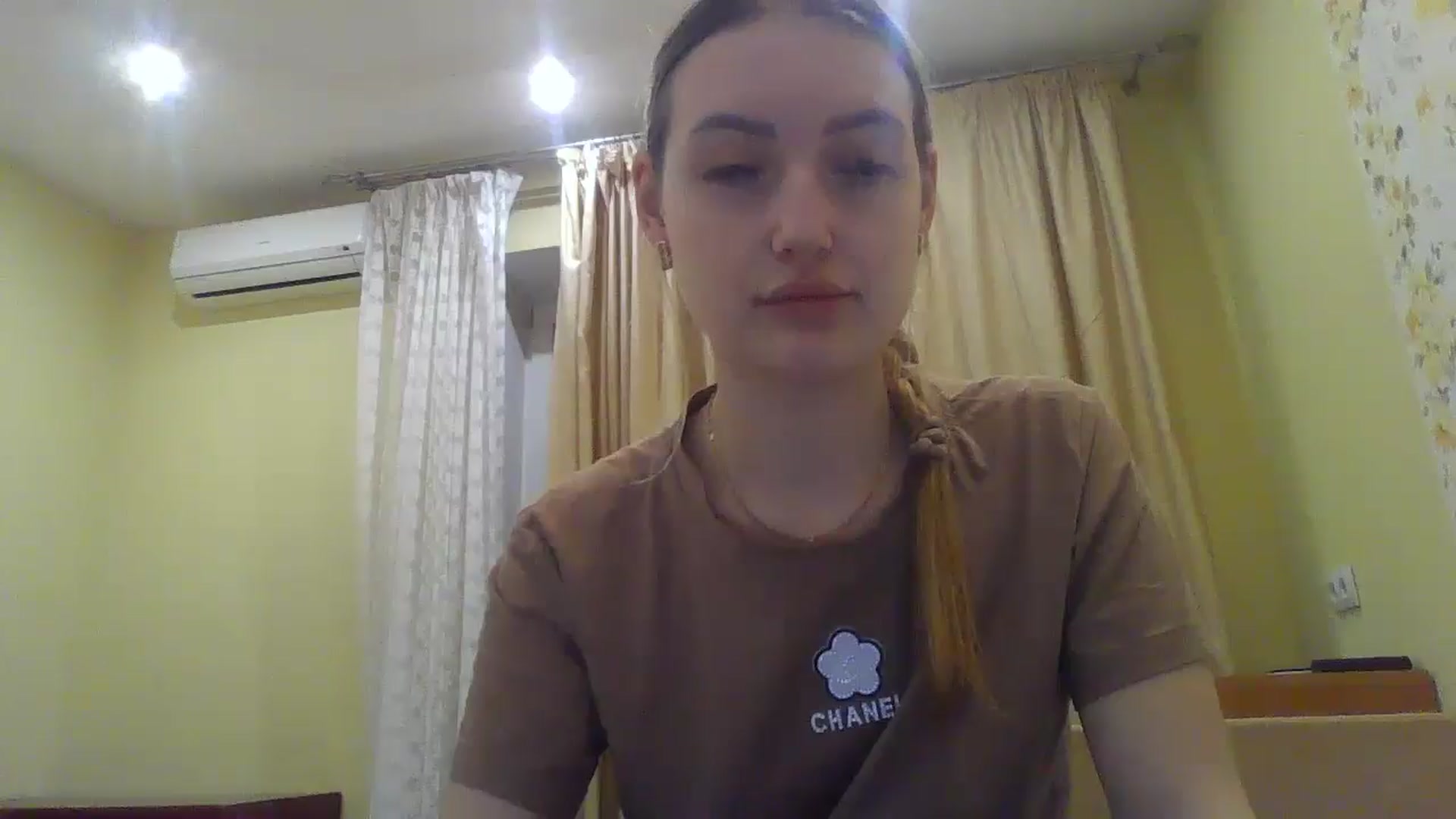 Gallery image thumbnail from EmmaDream18's myfreecams stream on, 12/10/2025, 17:59 image 3 of 20