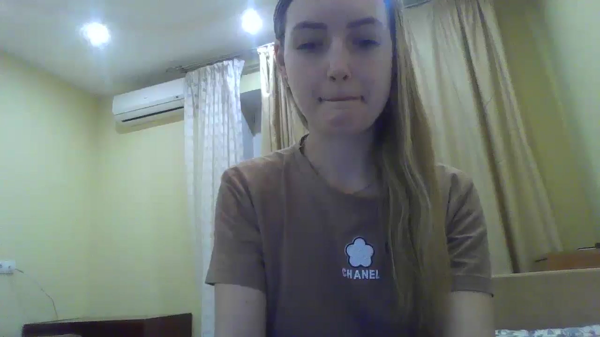 Gallery image thumbnail from EmmaDream18's myfreecams stream on, 12/10/2025, 18:42 image 9 of 20