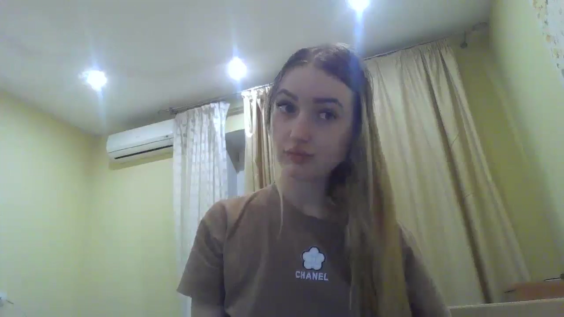 Gallery image thumbnail from EmmaDream18's myfreecams stream on, 12/10/2025, 18:42 image 3 of 20