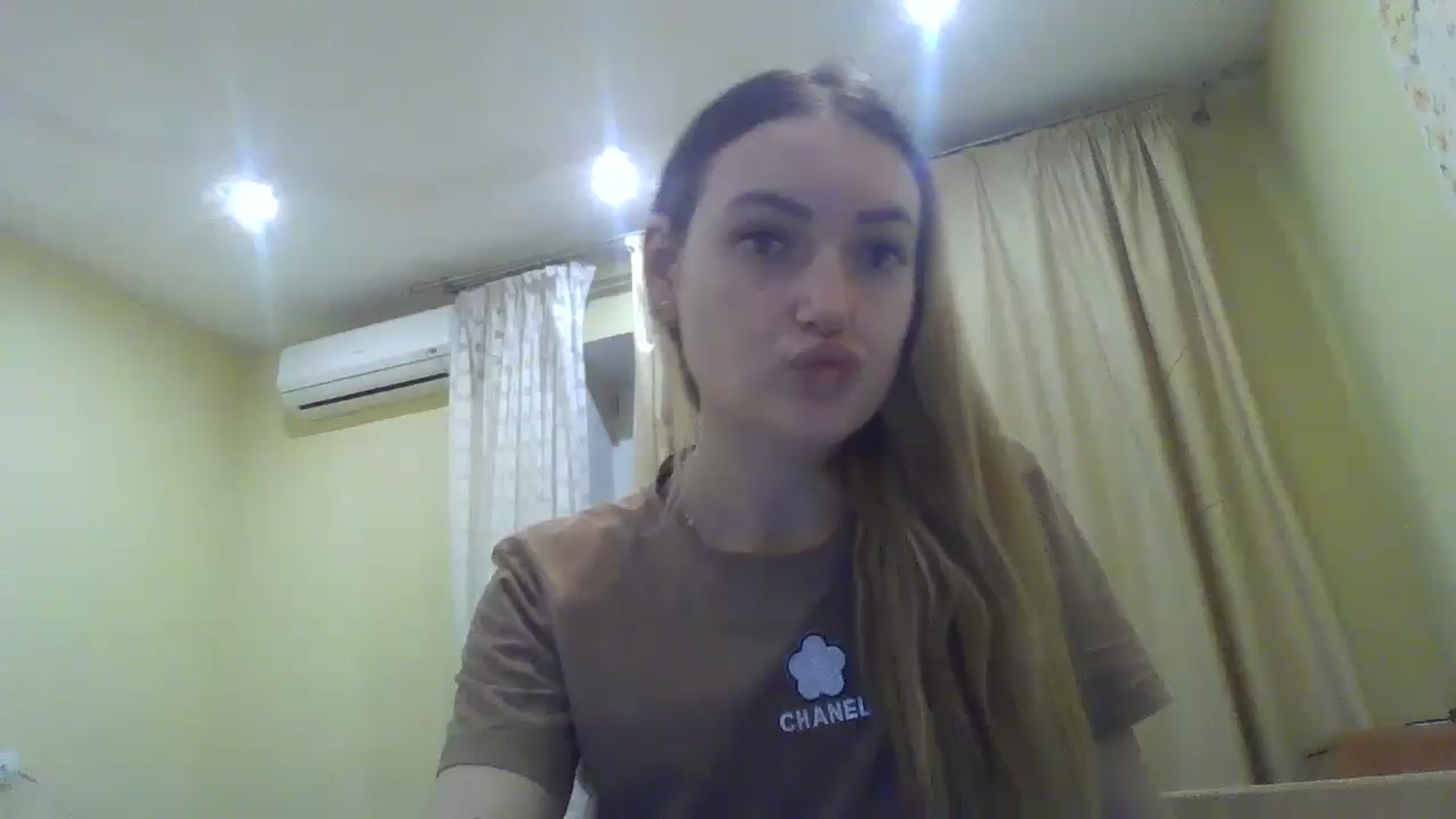 Gallery image thumbnail from EmmaDream18's myfreecams stream on, 12/10/2025, 18:42 image 4 of 20