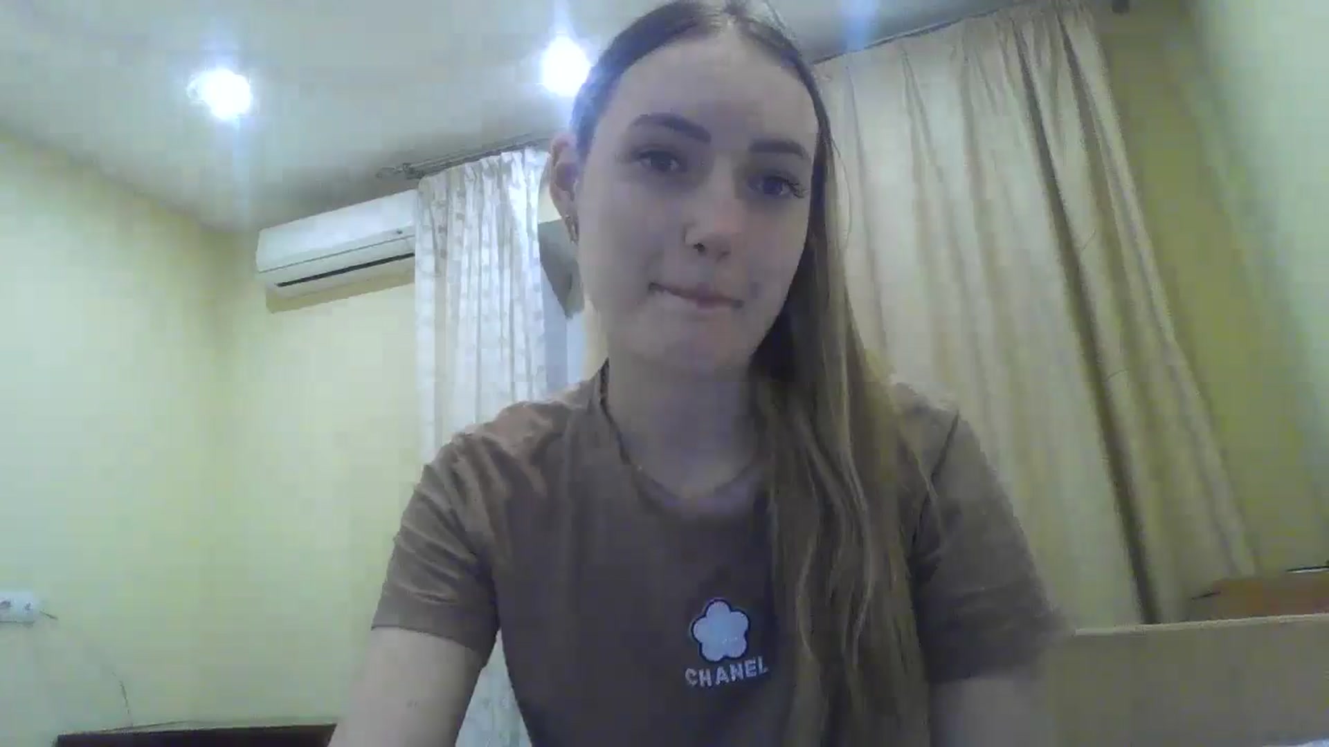 Gallery image thumbnail from EmmaDream18's myfreecams stream on, 12/10/2025, 18:42 image 6 of 20