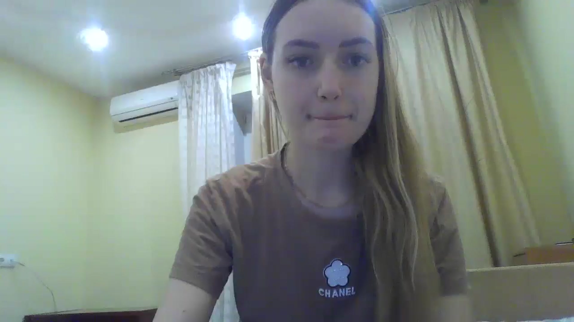 Gallery image thumbnail from EmmaDream18's myfreecams stream on, 12/10/2025, 18:42 image 7 of 20