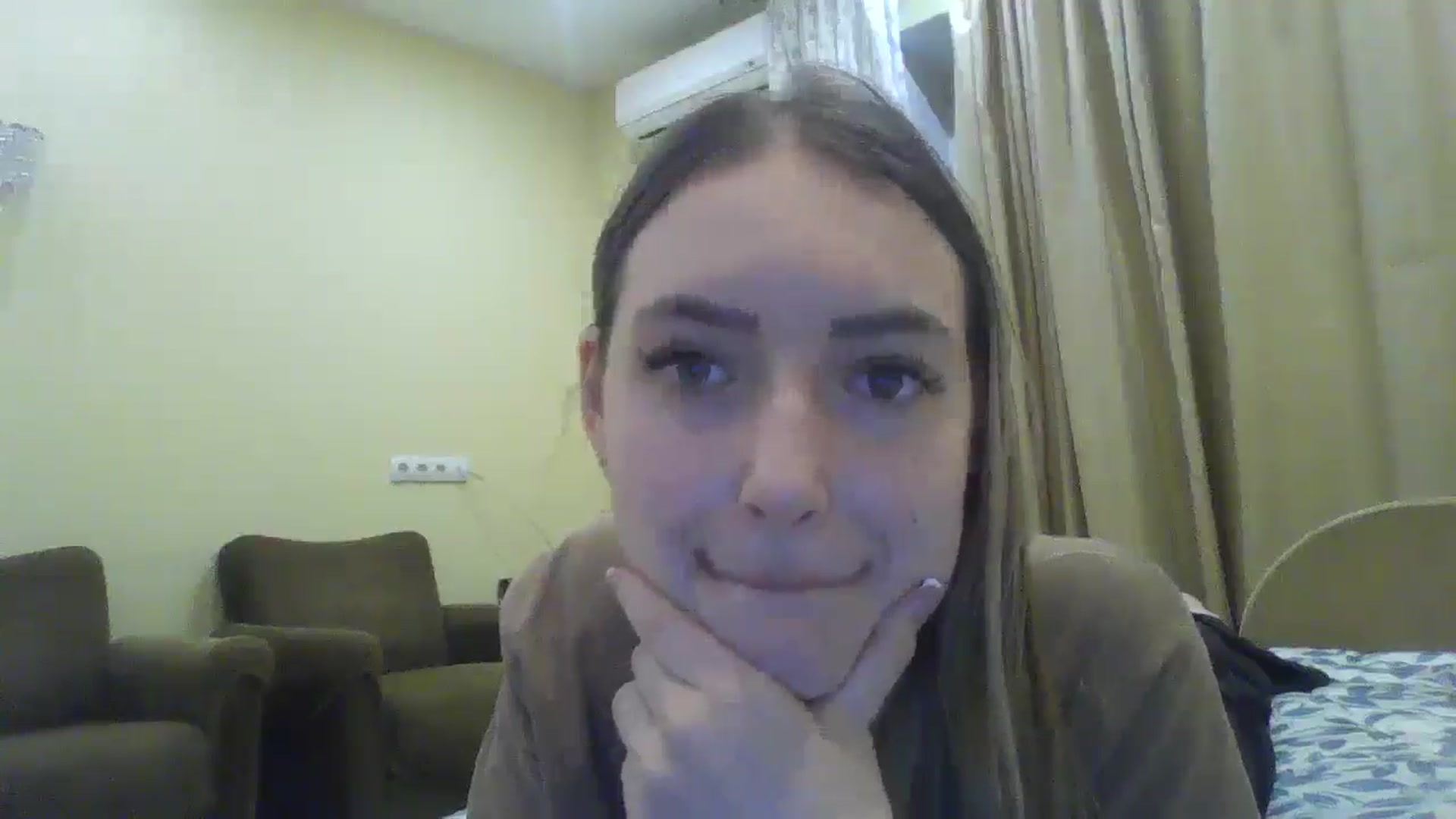 Gallery image thumbnail from EmmaDream18's myfreecams stream on, 12/10/2025, 18:42 image 19 of 20