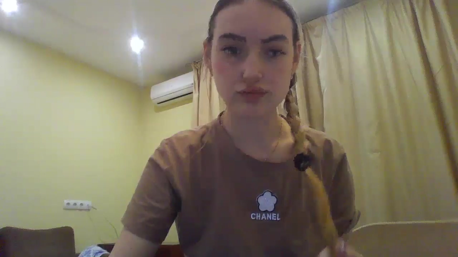 Gallery image thumbnail from EmmaDream18's myfreecams stream on, 12/11/2025, 19:52 image 2 of 20
