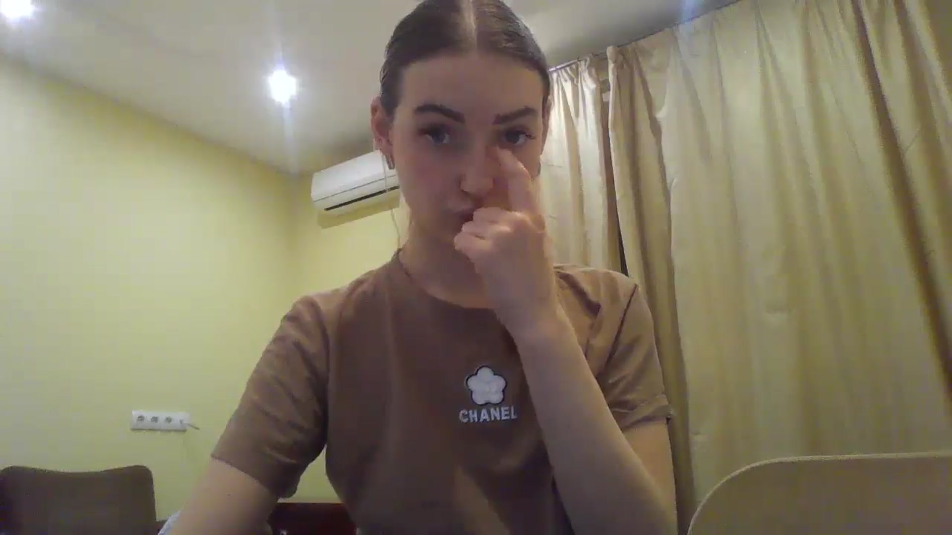 Gallery image thumbnail from EmmaDream18's myfreecams stream on, 12/11/2025, 19:52 image 16 of 20
