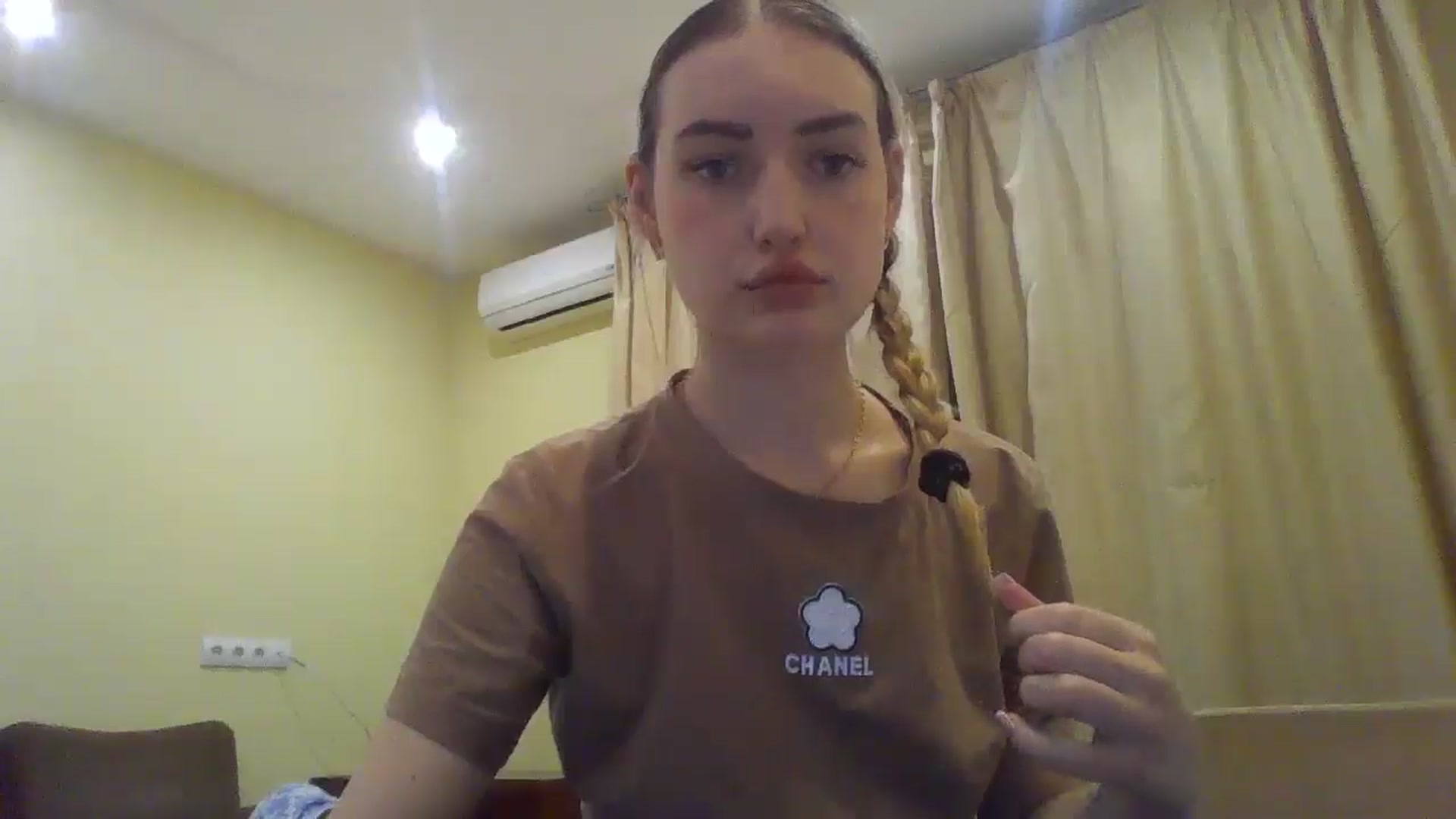 Gallery image thumbnail from EmmaDream18's myfreecams stream on, 12/11/2025, 19:52 image 4 of 20