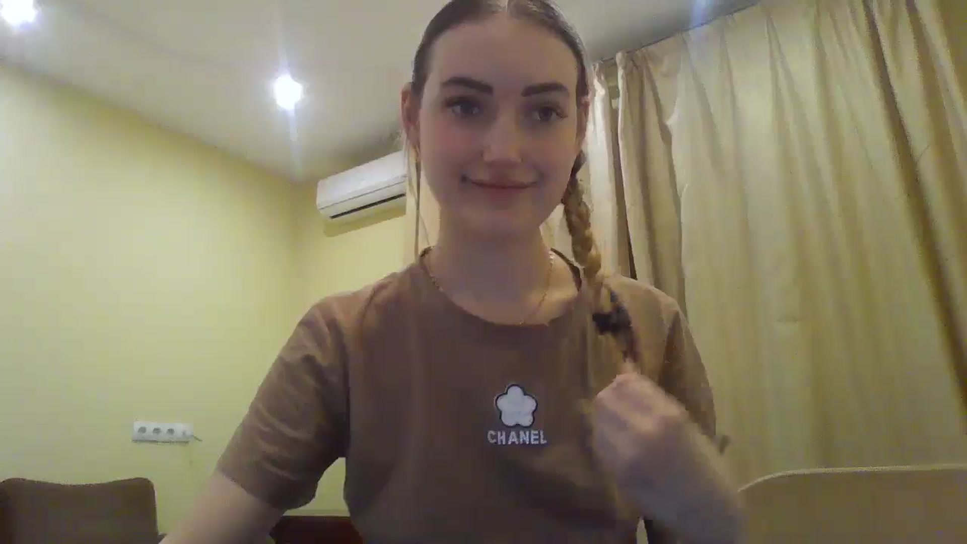 Gallery image thumbnail from EmmaDream18's myfreecams stream on, 12/11/2025, 19:52 image 10 of 20