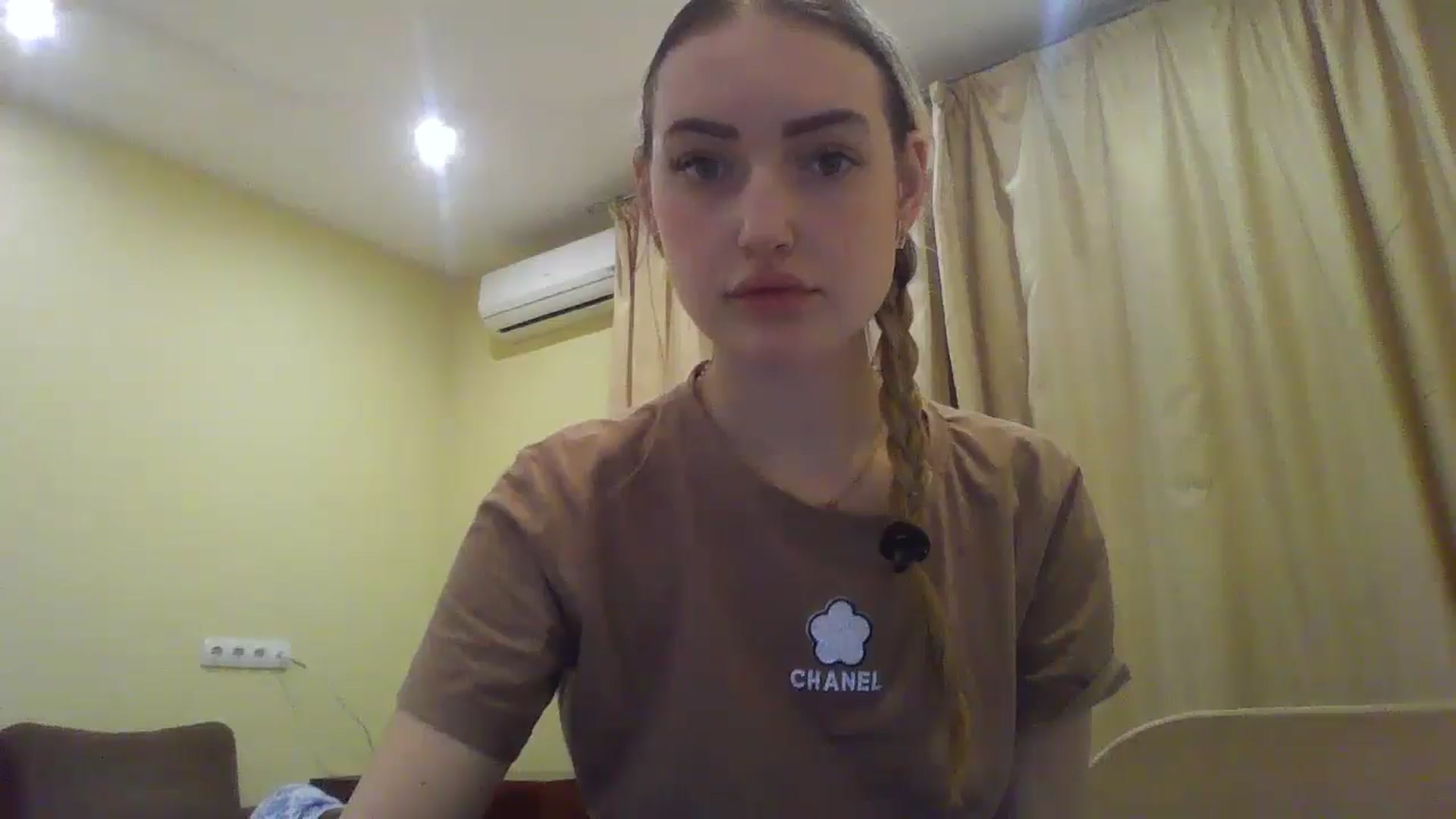 Gallery image thumbnail from EmmaDream18's myfreecams stream on, 12/11/2025, 19:52 image 3 of 20