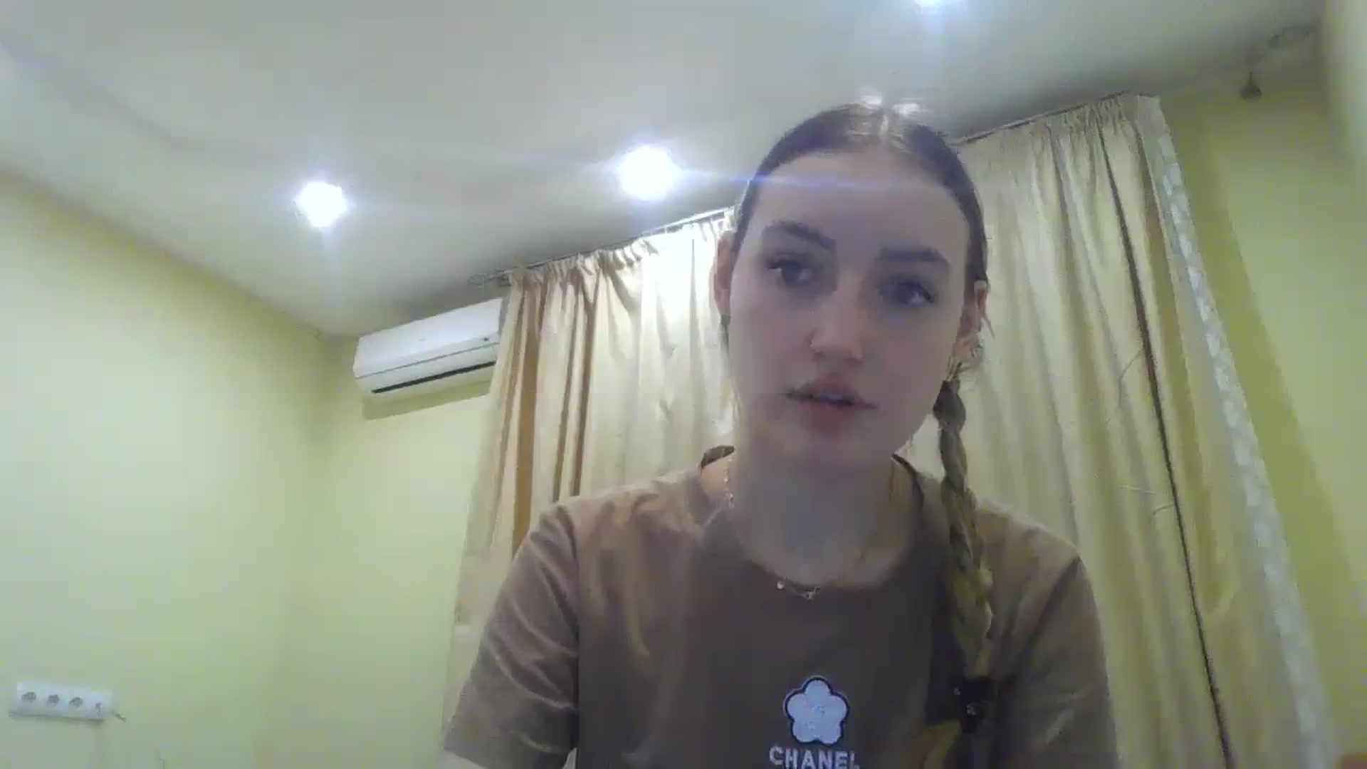 Gallery image thumbnail from EmmaDream18's myfreecams stream on, 12/25/2025, 19:37 image 5 of 20