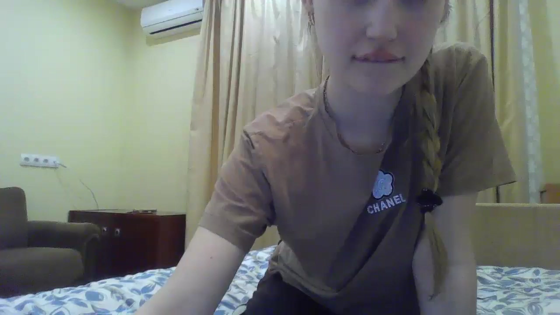 Gallery image thumbnail from EmmaDream18's myfreecams stream on, 12/25/2025, 19:37 image 16 of 20