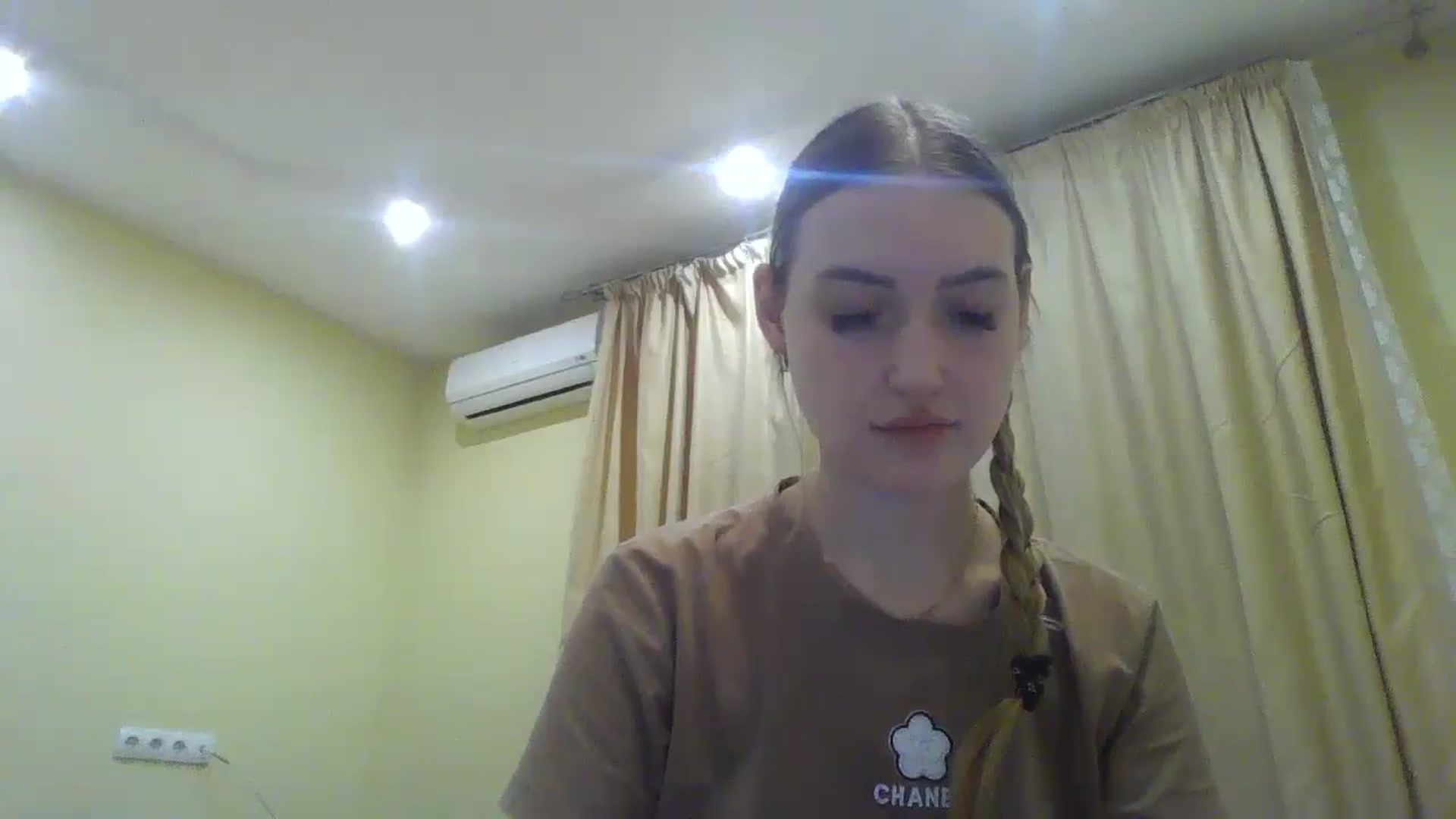 Gallery image thumbnail from EmmaDream18's myfreecams stream on, 12/25/2025, 19:37 image 6 of 20