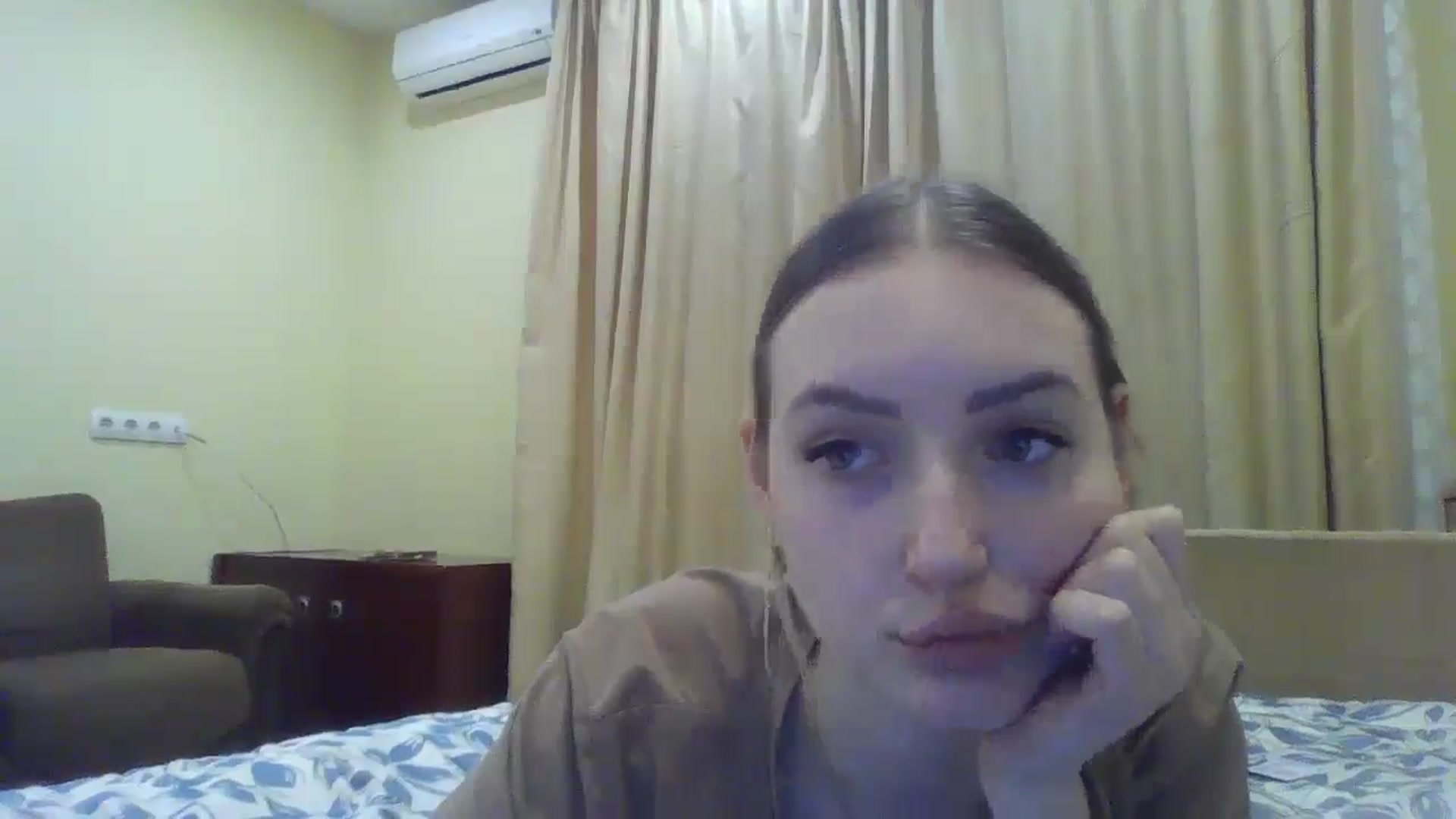 Gallery image thumbnail from EmmaDream18's myfreecams stream on, 12/25/2025, 19:37 image 10 of 20