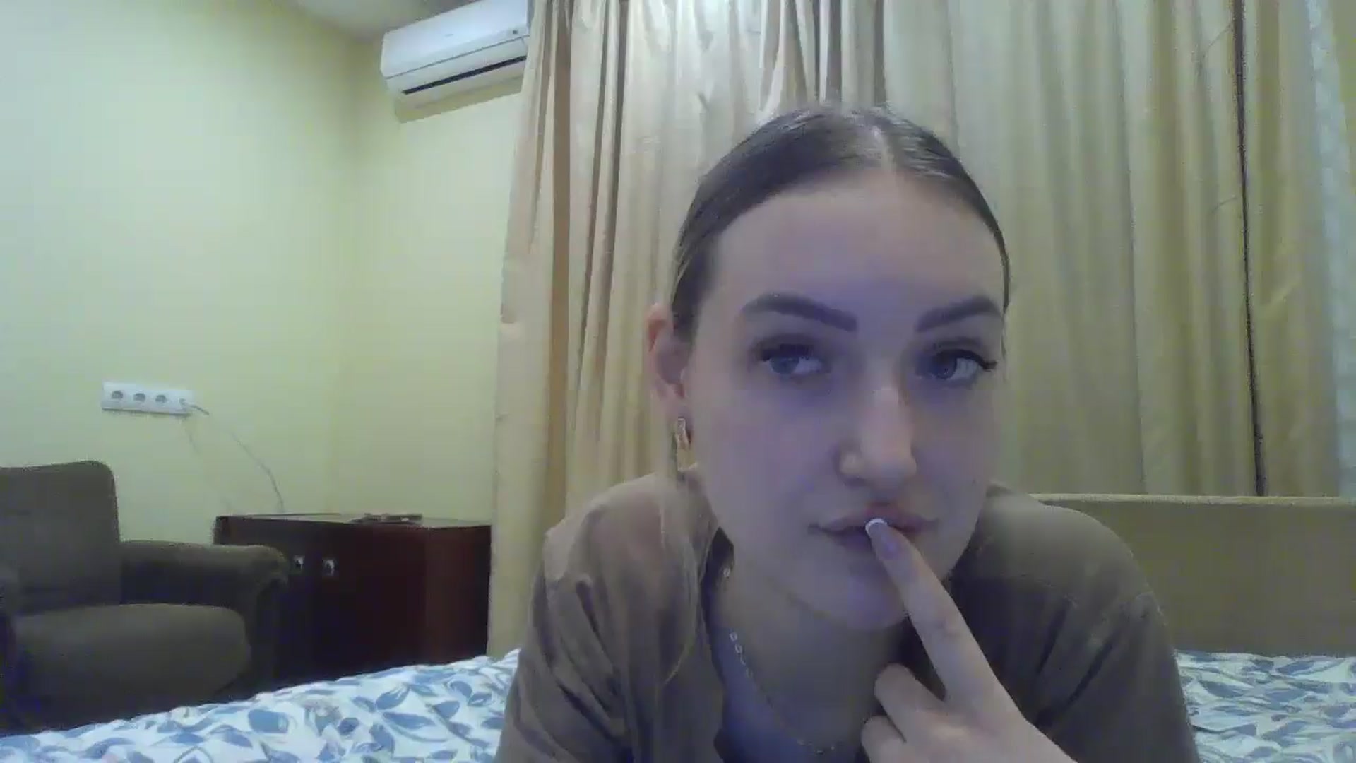 Gallery image thumbnail from EmmaDream18's myfreecams stream on, 12/25/2025, 19:37 image 7 of 20