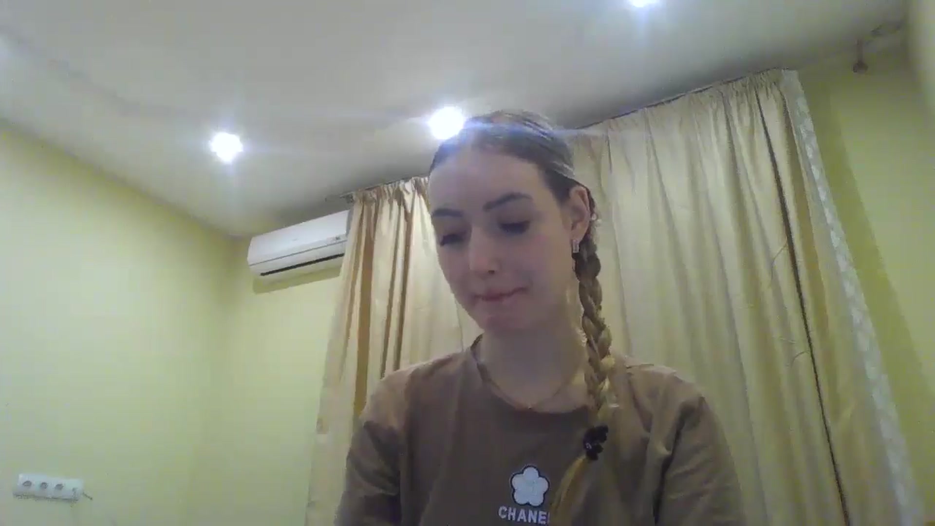 Gallery image thumbnail from EmmaDream18's myfreecams stream on, 12/25/2025, 19:37 image 3 of 20