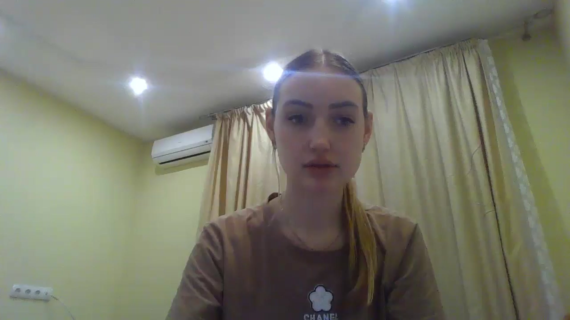 Gallery image thumbnail from EmmaDream18's myfreecams stream on, 12/25/2025, 19:37 image 1 of 20