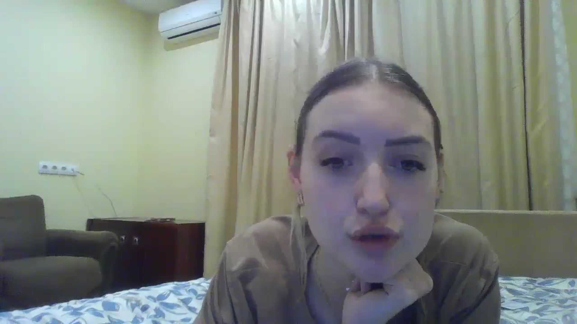 Gallery image thumbnail from EmmaDream18's myfreecams stream on, 12/25/2025, 19:37 image 8 of 20