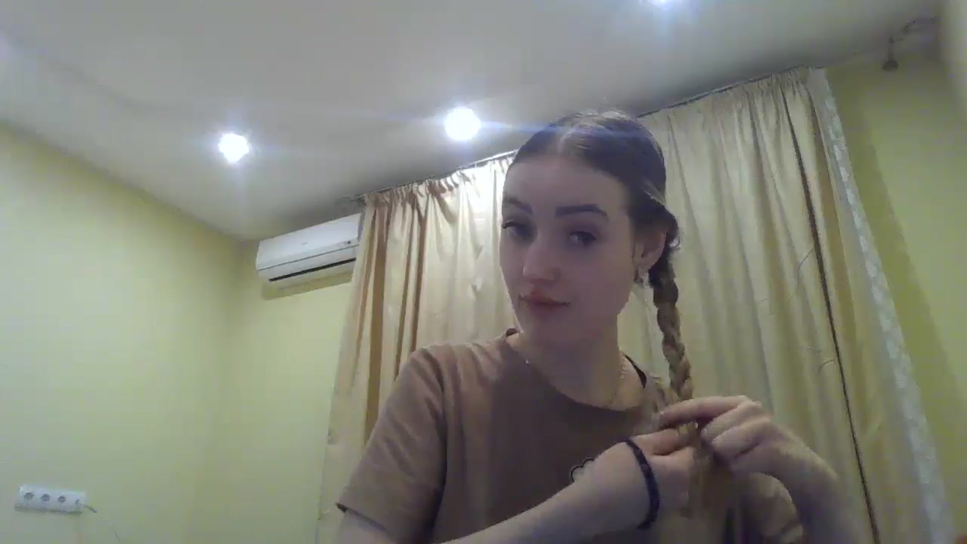 Gallery image thumbnail from EmmaDream18's myfreecams stream on, 12/25/2025, 19:37 image 2 of 20