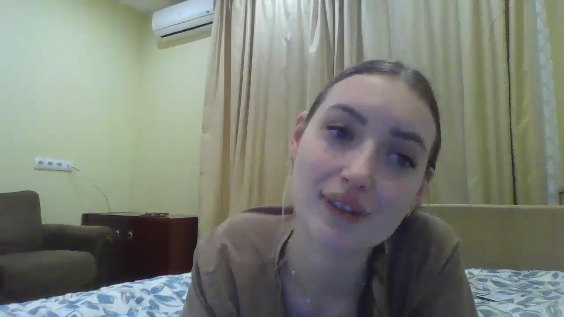 Gallery image thumbnail from EmmaDream18's myfreecams stream on, 12/25/2025, 19:37 image 14 of 20
