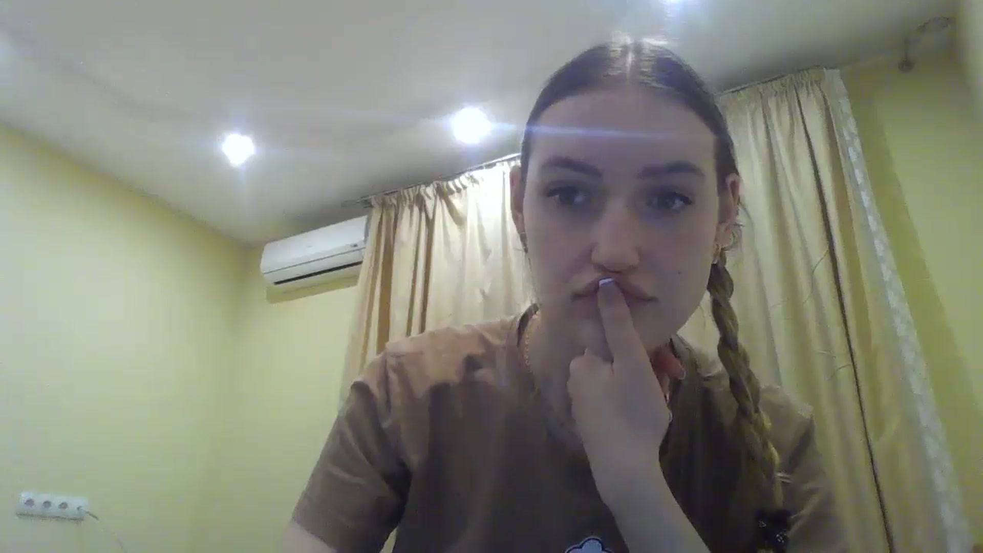Gallery image thumbnail from EmmaDream18's myfreecams stream on, 12/25/2025, 19:37 image 4 of 20