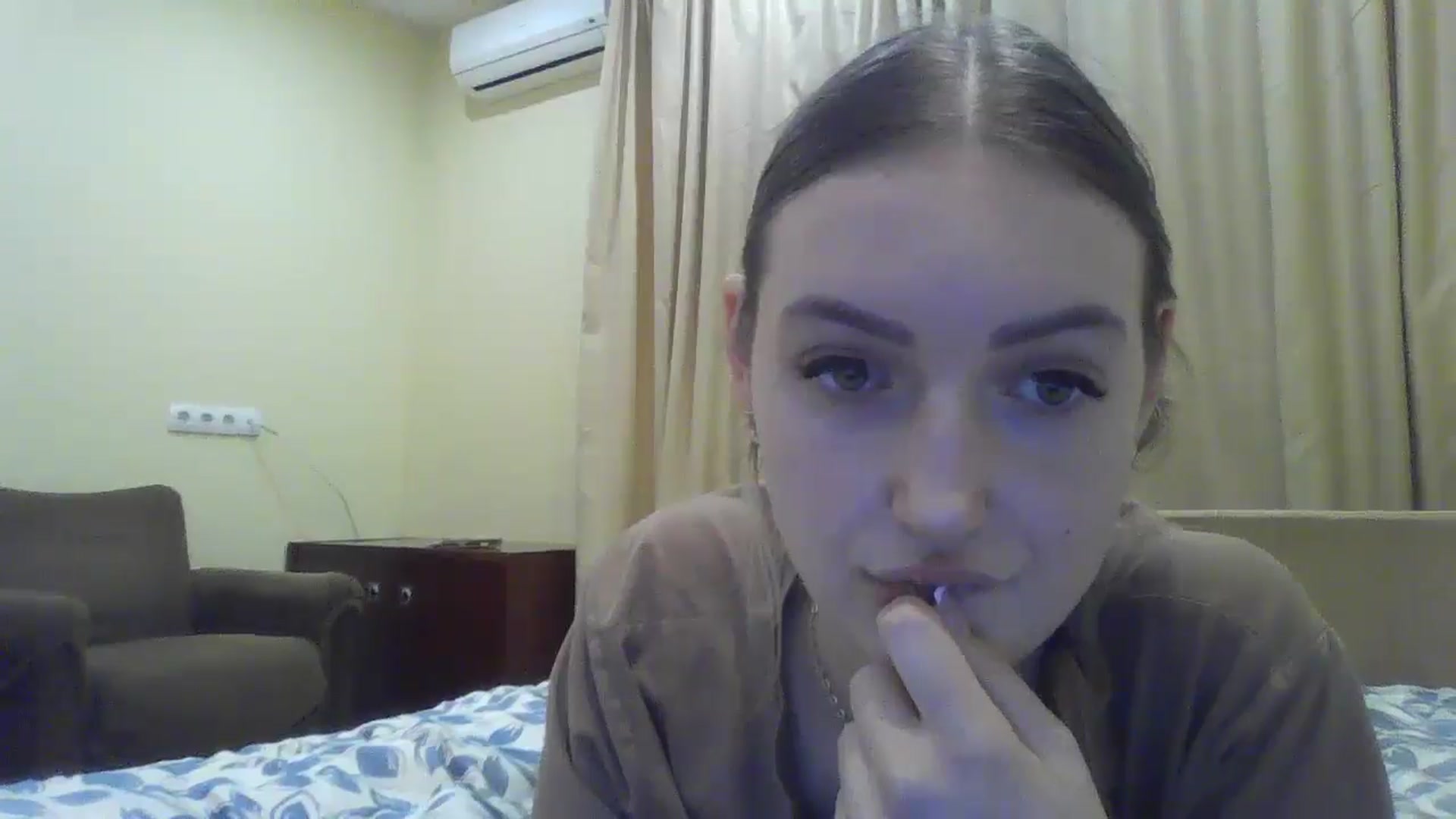 Gallery image thumbnail from EmmaDream18's myfreecams stream on, 12/25/2025, 21:10 image 4 of 20