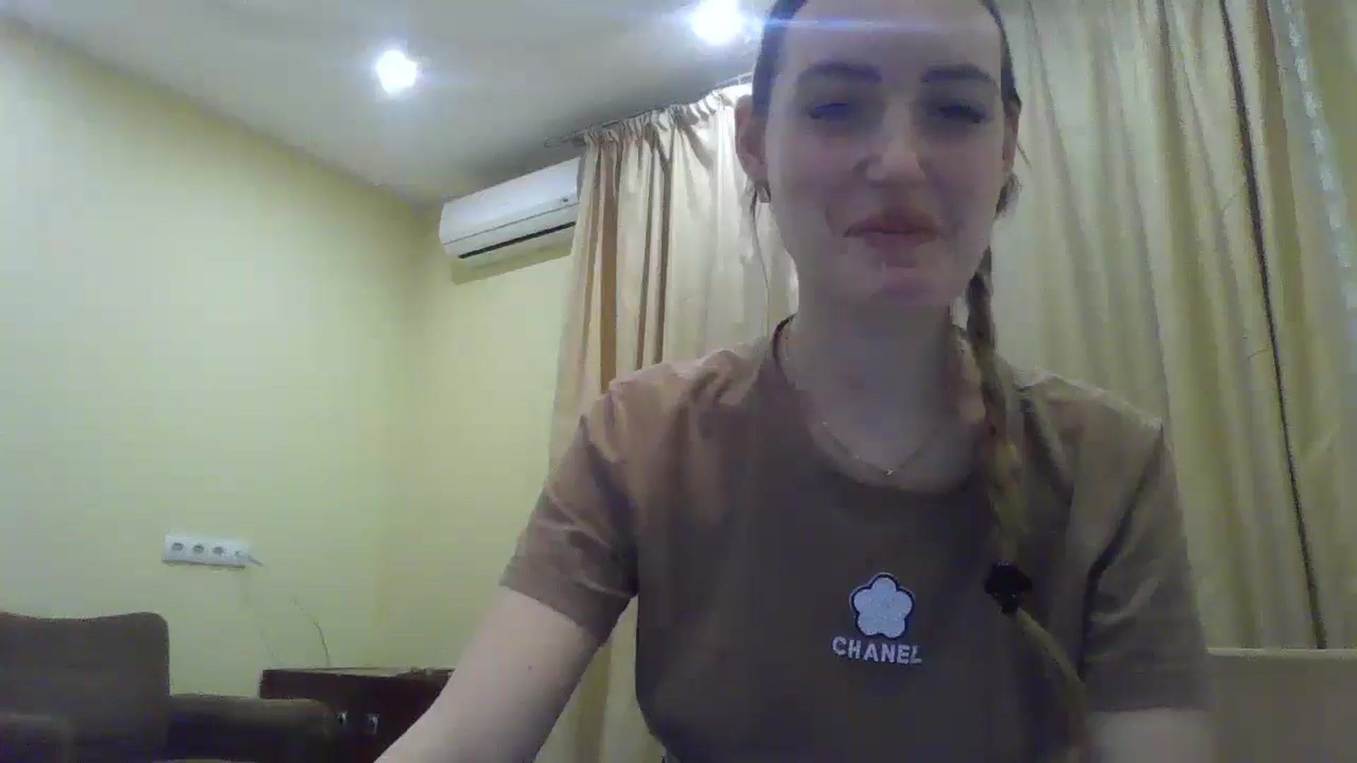 Gallery image thumbnail from EmmaDream18's myfreecams stream on, 12/25/2025, 21:10 image 18 of 20