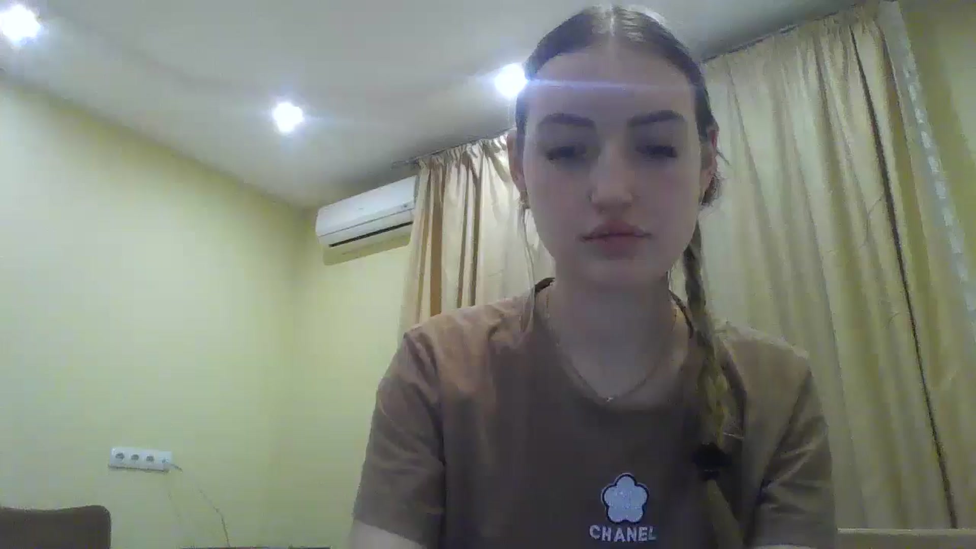 Gallery image thumbnail from EmmaDream18's myfreecams stream on, 12/25/2025, 21:10 image 14 of 20