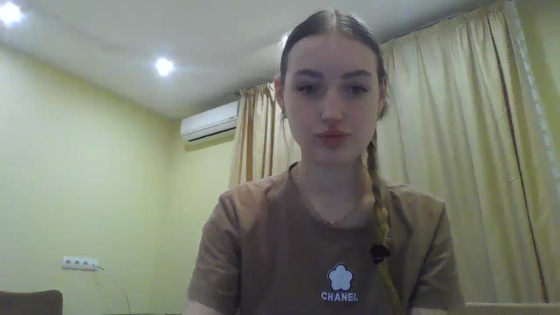 Gallery image thumbnail from EmmaDream18's myfreecams stream on, 12/25/2025, 21:10 image 13 of 20