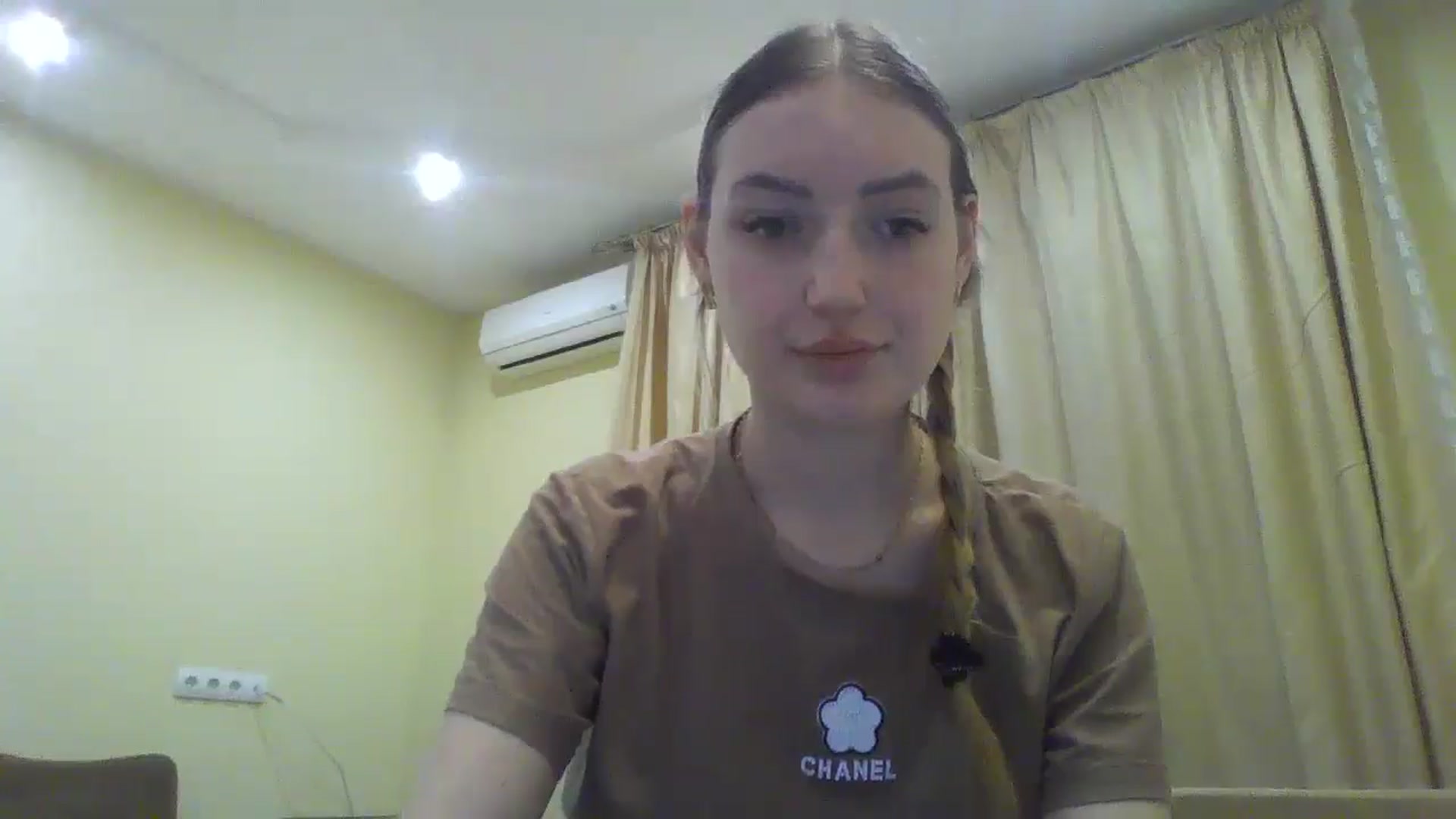 Gallery image thumbnail from EmmaDream18's myfreecams stream on, 12/25/2025, 21:10 image 9 of 20