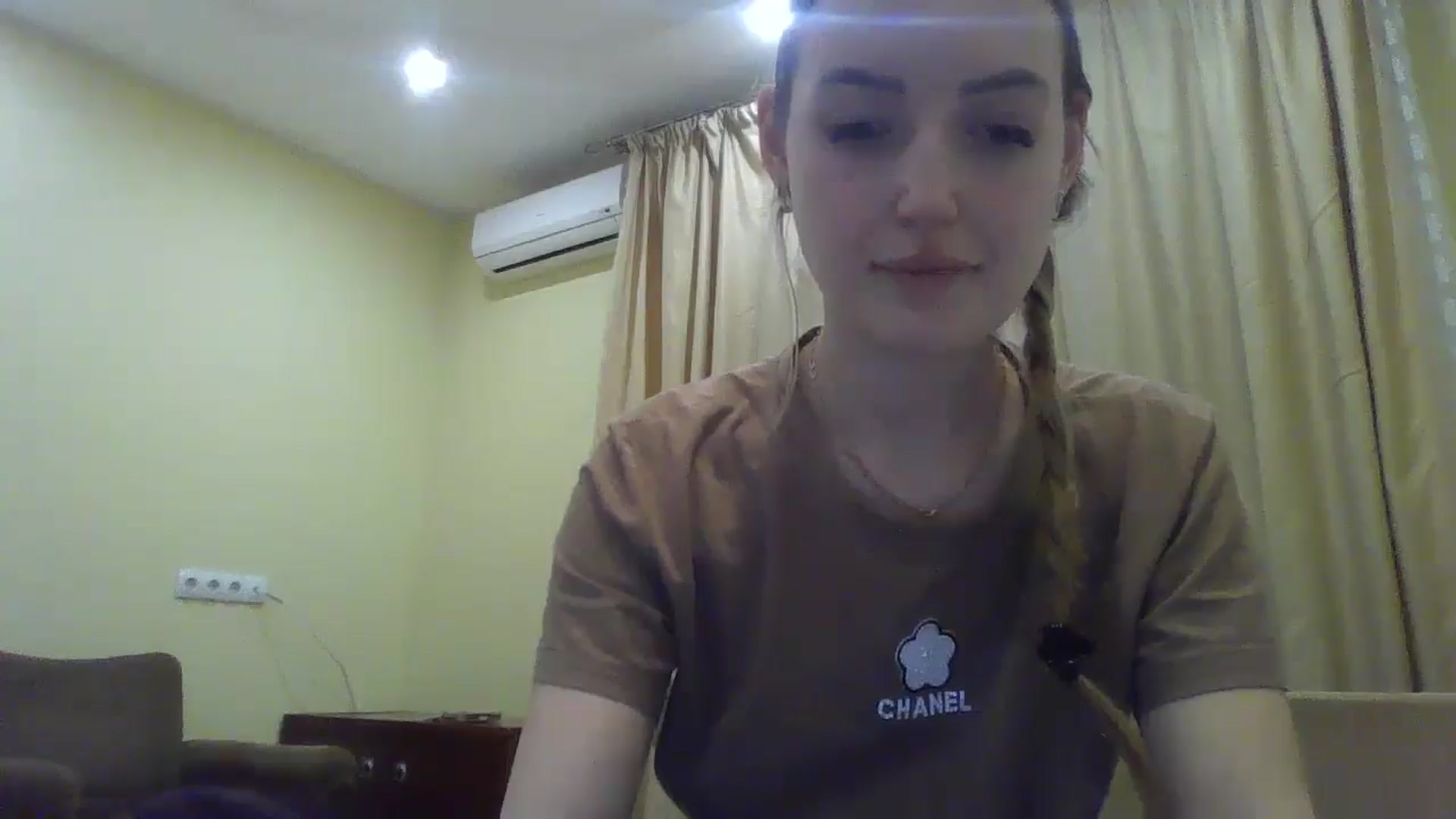 Gallery image thumbnail from EmmaDream18's myfreecams stream on, 12/25/2025, 21:10 image 17 of 20