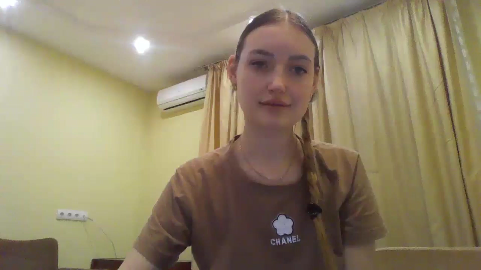 Gallery image thumbnail from EmmaDream18's myfreecams stream on, 12/25/2025, 21:10 image 2 of 20