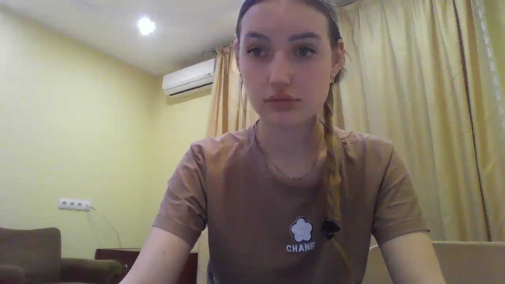 Gallery image thumbnail from EmmaDream18's myfreecams stream on, 12/25/2025, 21:50 image 14 of 20