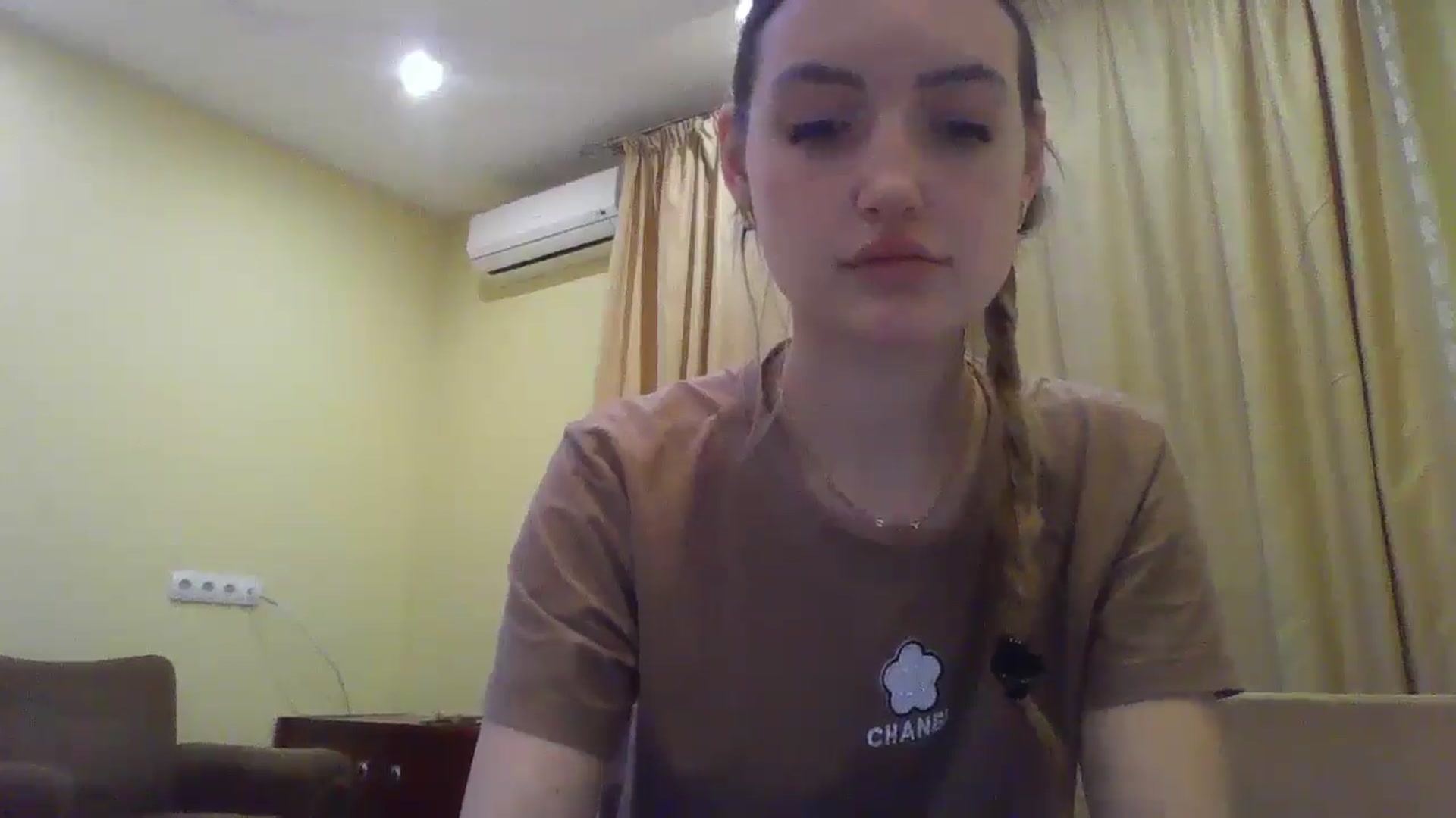 Gallery image thumbnail from EmmaDream18's myfreecams stream on, 12/25/2025, 21:50 image 16 of 20