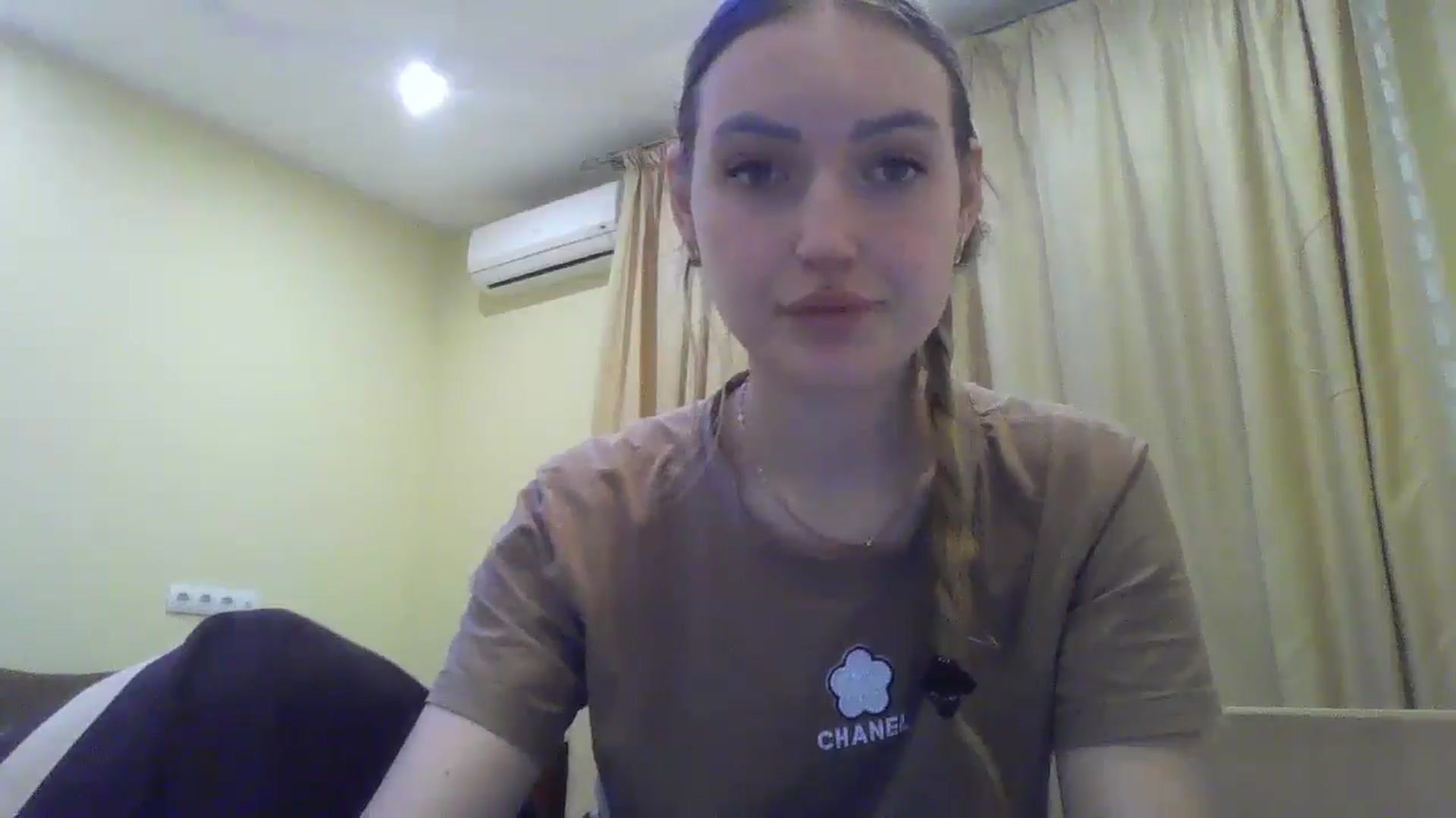 Gallery image thumbnail from EmmaDream18's myfreecams stream on, 12/25/2025, 21:50 image 20 of 20