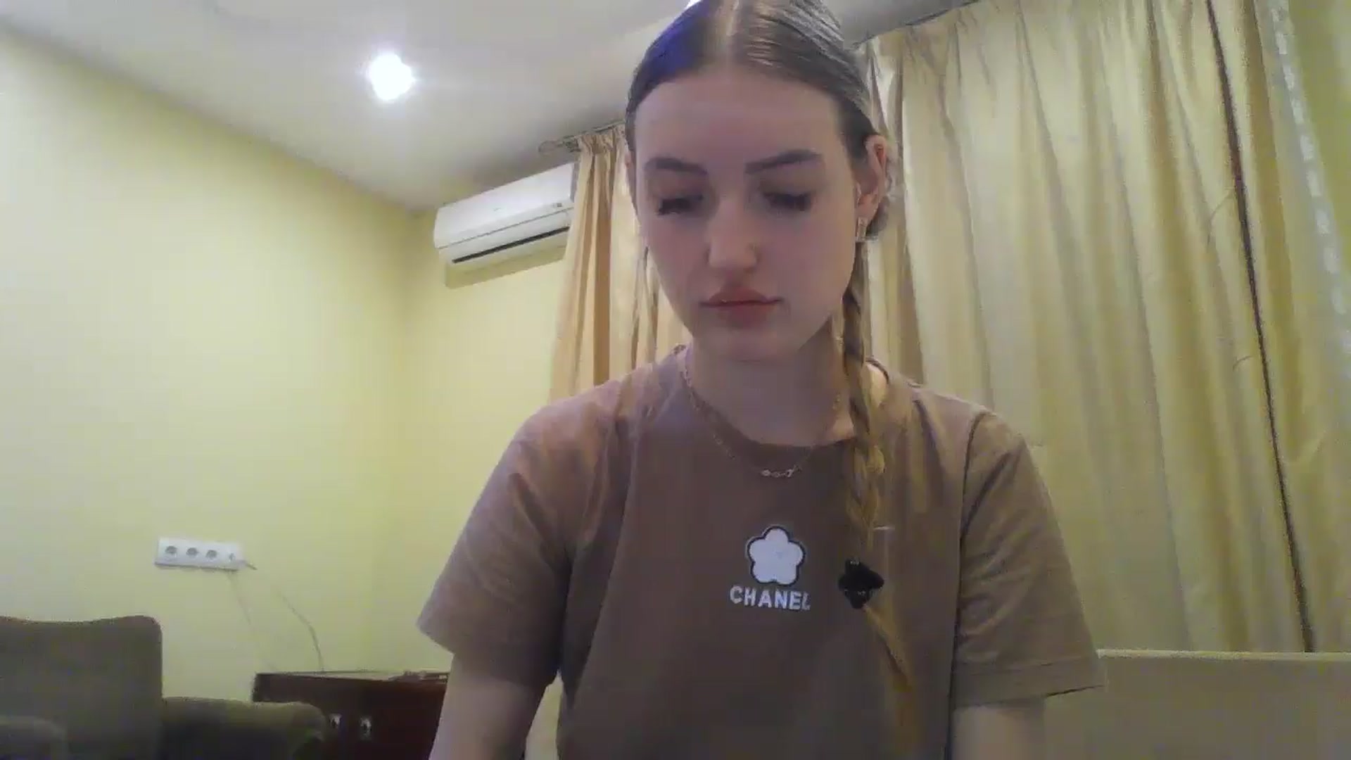 Gallery image thumbnail from EmmaDream18's myfreecams stream on, 12/25/2025, 21:50 image 4 of 20