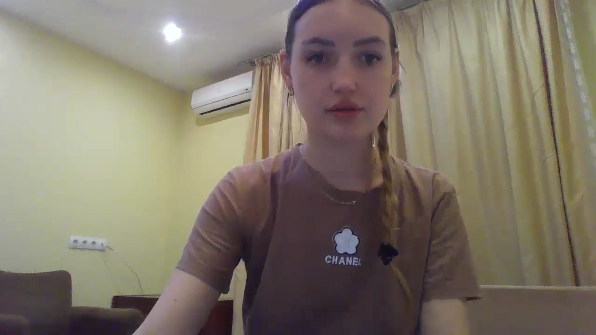 Gallery image thumbnail from EmmaDream18's myfreecams stream on, 12/25/2025, 21:50 image 2 of 20