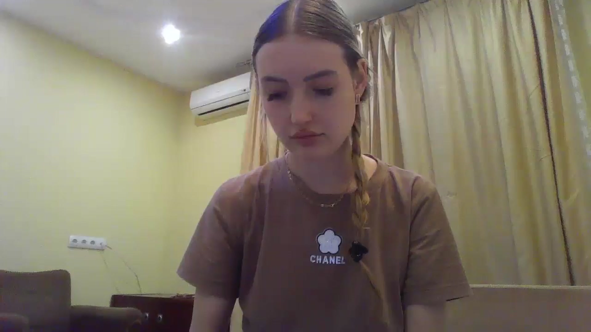 Gallery image thumbnail from EmmaDream18's myfreecams stream on, 12/25/2025, 21:50 image 1 of 20
