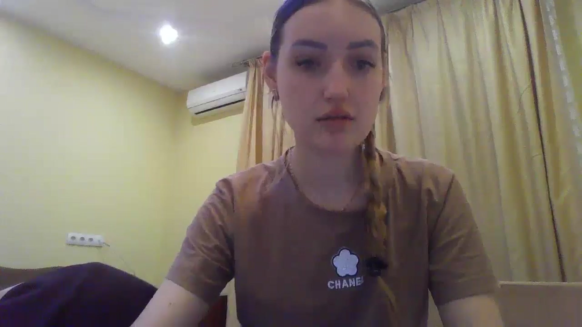 Gallery image thumbnail from EmmaDream18's myfreecams stream on, 12/25/2025, 21:50 image 8 of 20