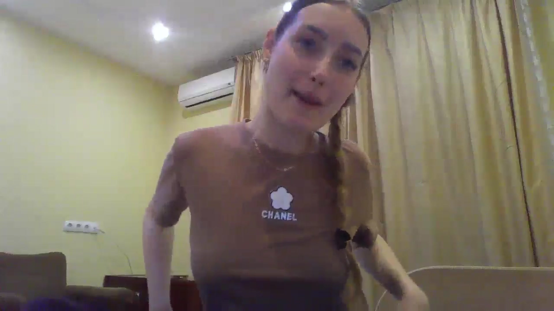 Gallery image thumbnail from EmmaDream18's myfreecams stream on, 12/25/2025, 21:50 image 5 of 20