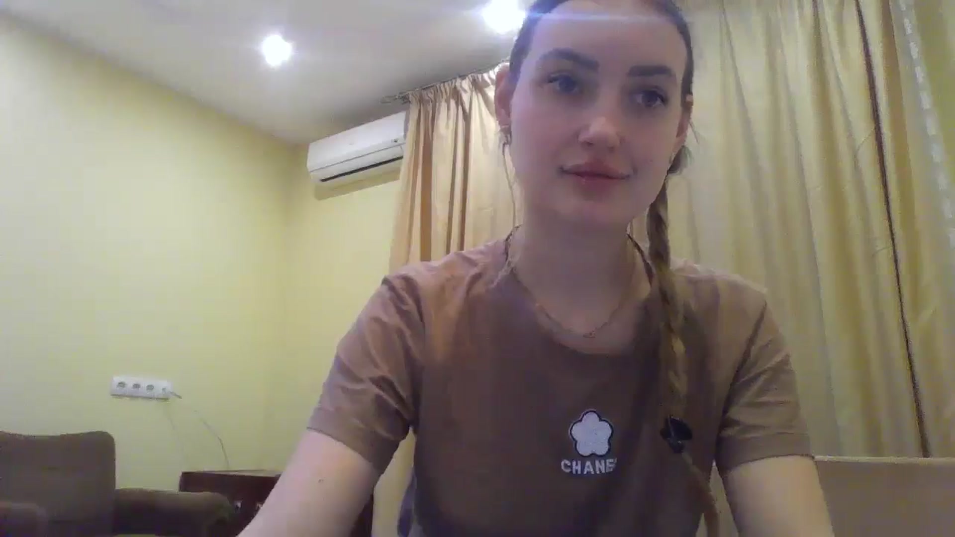 Gallery image thumbnail from EmmaDream18's myfreecams stream on, 12/25/2025, 21:50 image 12 of 20