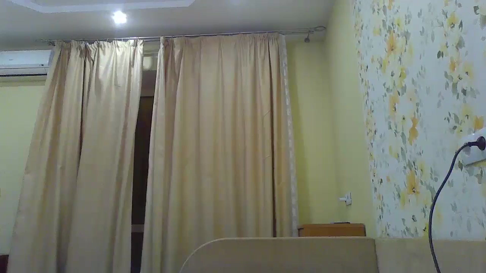 Gallery image thumbnail from EmmaDream18's myfreecams stream on, 12/26/2025, 24:13 image 2 of 20
