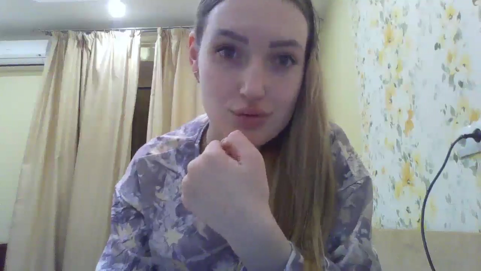 Gallery image thumbnail from EmmaDream18's myfreecams stream on, 12/26/2025, 24:13 image 4 of 20