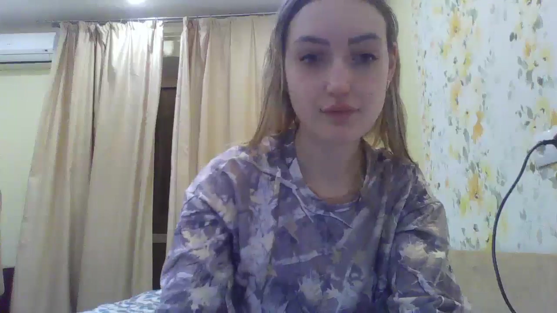 Gallery image thumbnail from EmmaDream18's myfreecams stream on, 12/26/2025, 24:13 image 14 of 20